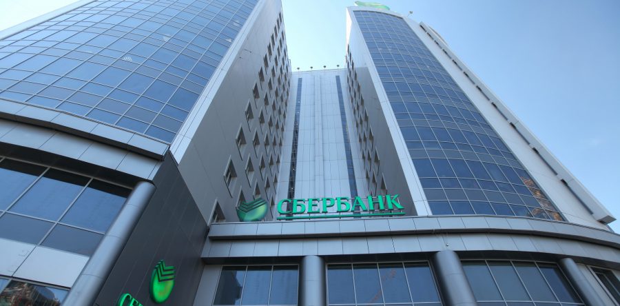 Сбербанк хочет отказаться от пластиковых карт в течение 2-3 лет