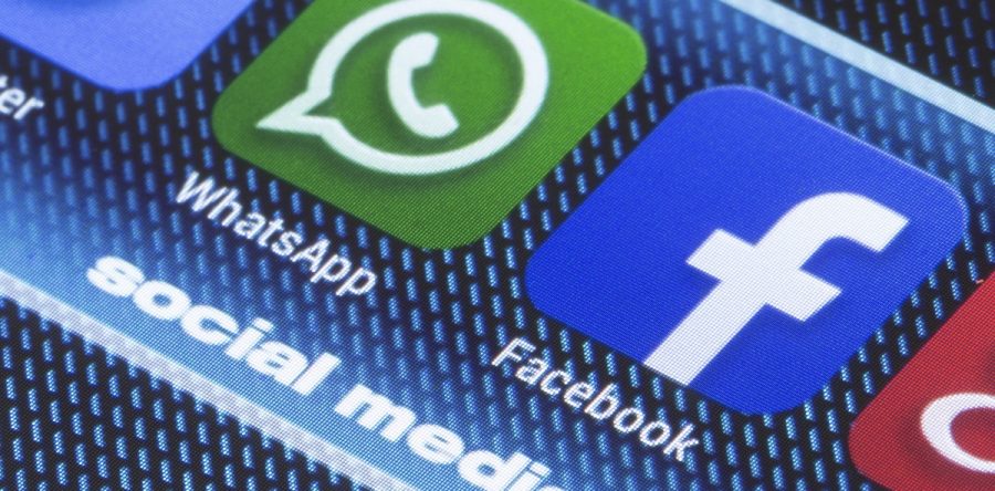 Создатель WhatsApp попросил удалить Facebook